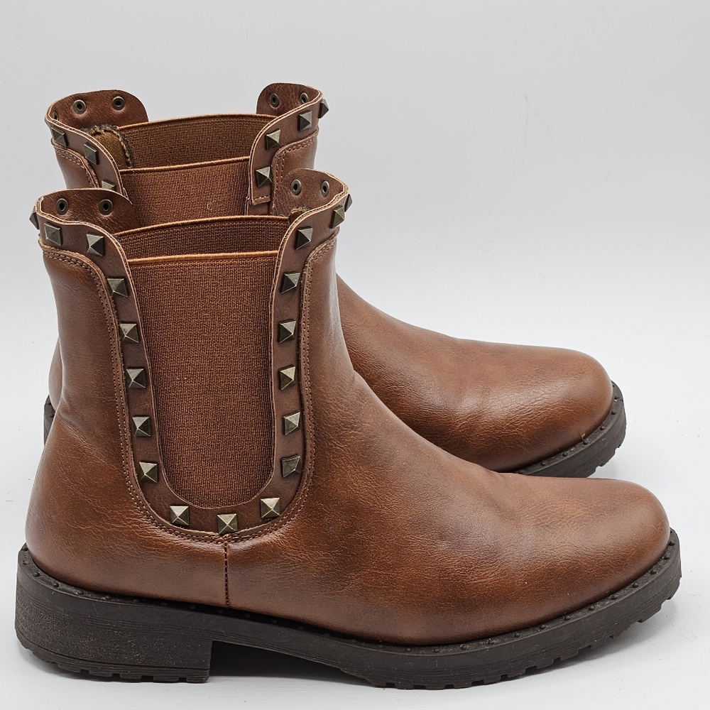 Olivia Miller Belle studded cognac Chelsea boot size 6